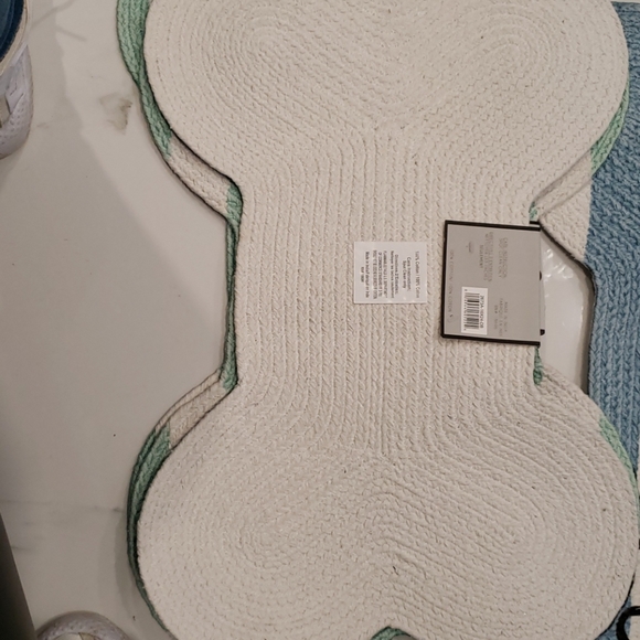 Woof Pet Bowl Mat - Picture 4 of 5